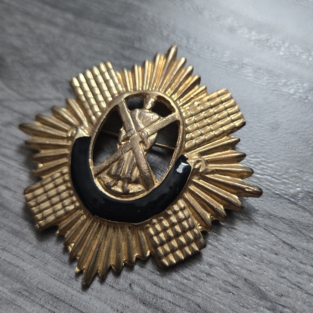 Gold and Black Decorative Brooch - Picture 2 of 5